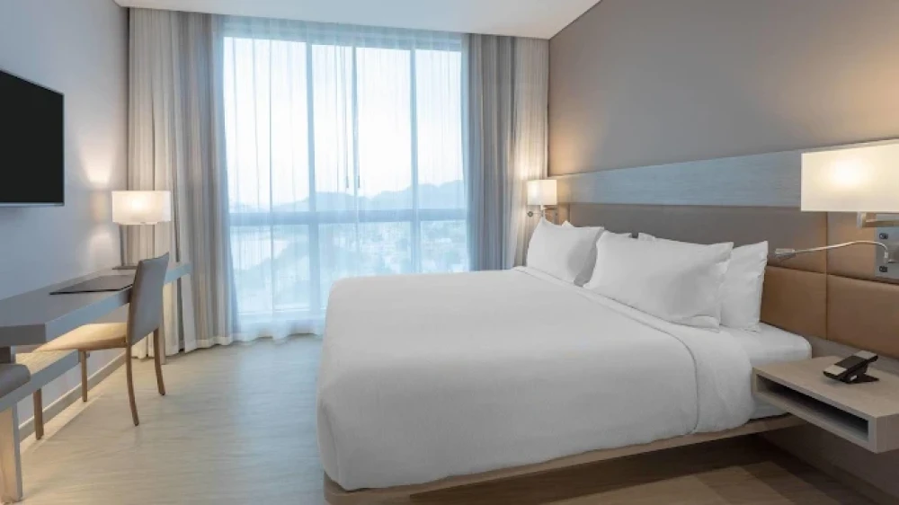 AC Hotel By Marriot Santa Marta