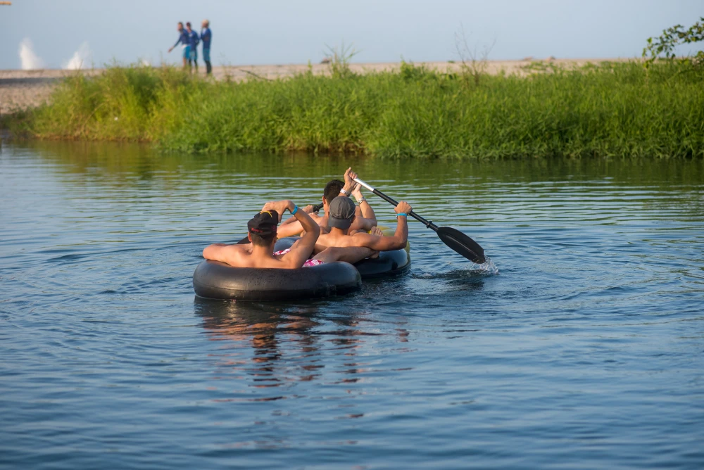 Baquianos Travel