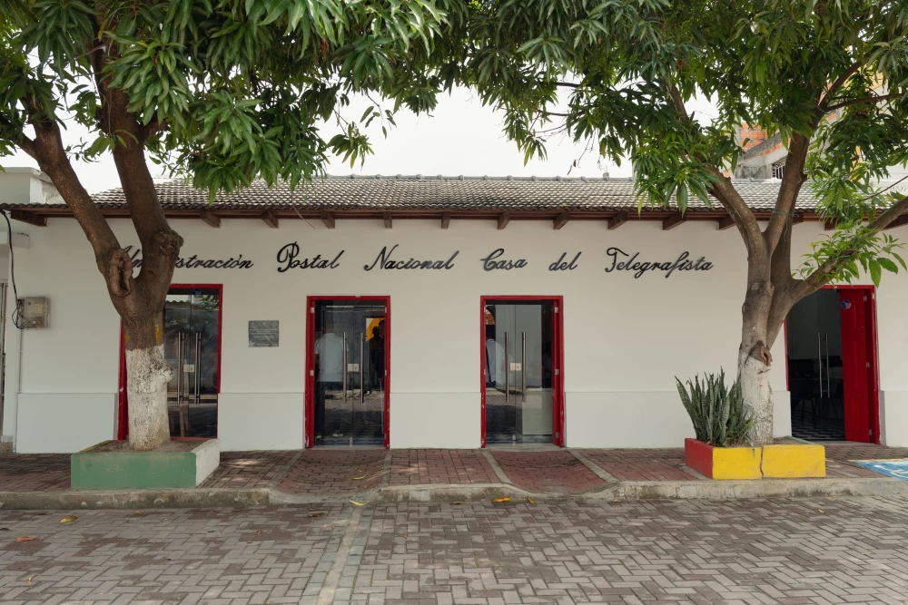 Macondo Travel Eu