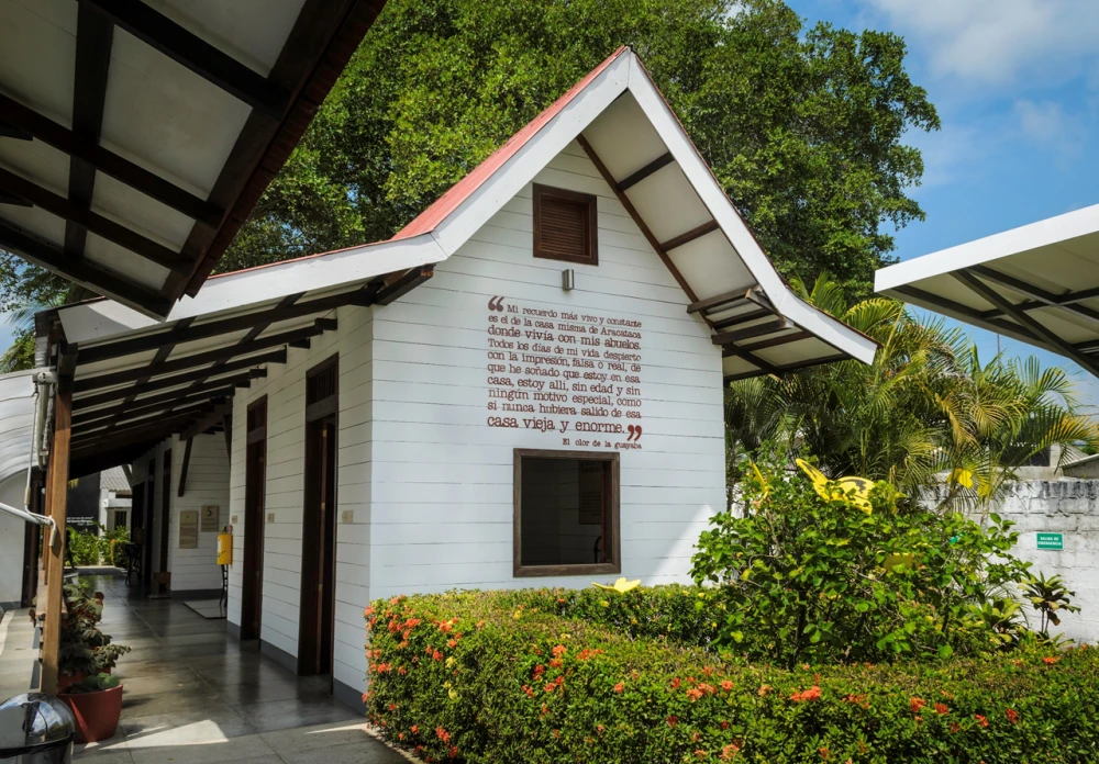 Macondo Travel Eu